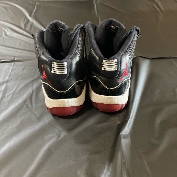 Kids Jordan’s 11 …size 13 - Picture 3 of 6